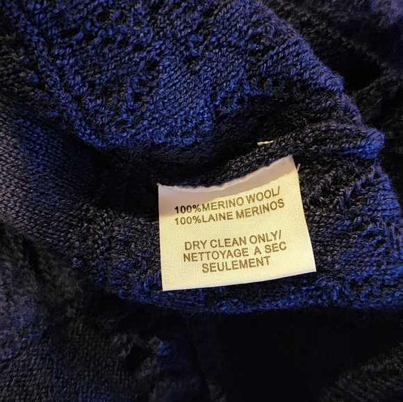 Trina Turk Navy 100% Merino Wool Fringe Sweater V-Neck Medium - Chic & Cozy - Picture 9 of 9